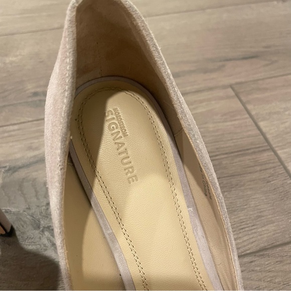 Nordstrom Signature Light Gray Suede pumps / high heels - Picture 6 of 7